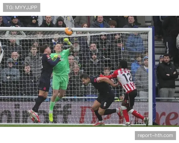 英超火热升温,维拉队关键战役冲击欧战资格表现受瞩目 英超火热升温,维拉队关键战役冲击欧战资格表现受瞩目