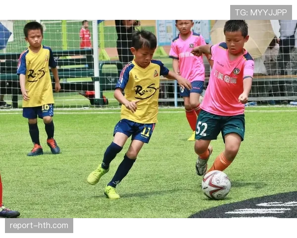 足球球员成长故事：从青训到职业赛场的奋斗历程