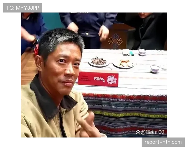 庞伟今天穿得像去开派对，这状态跟赛场那股劲儿完全不像同一个人